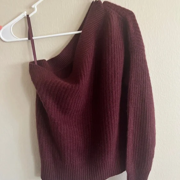 NWT 360 Cashmere Lena Merlot Off-The-Shoulder Cashmere Sweater Size XS - Picture 2 of 4